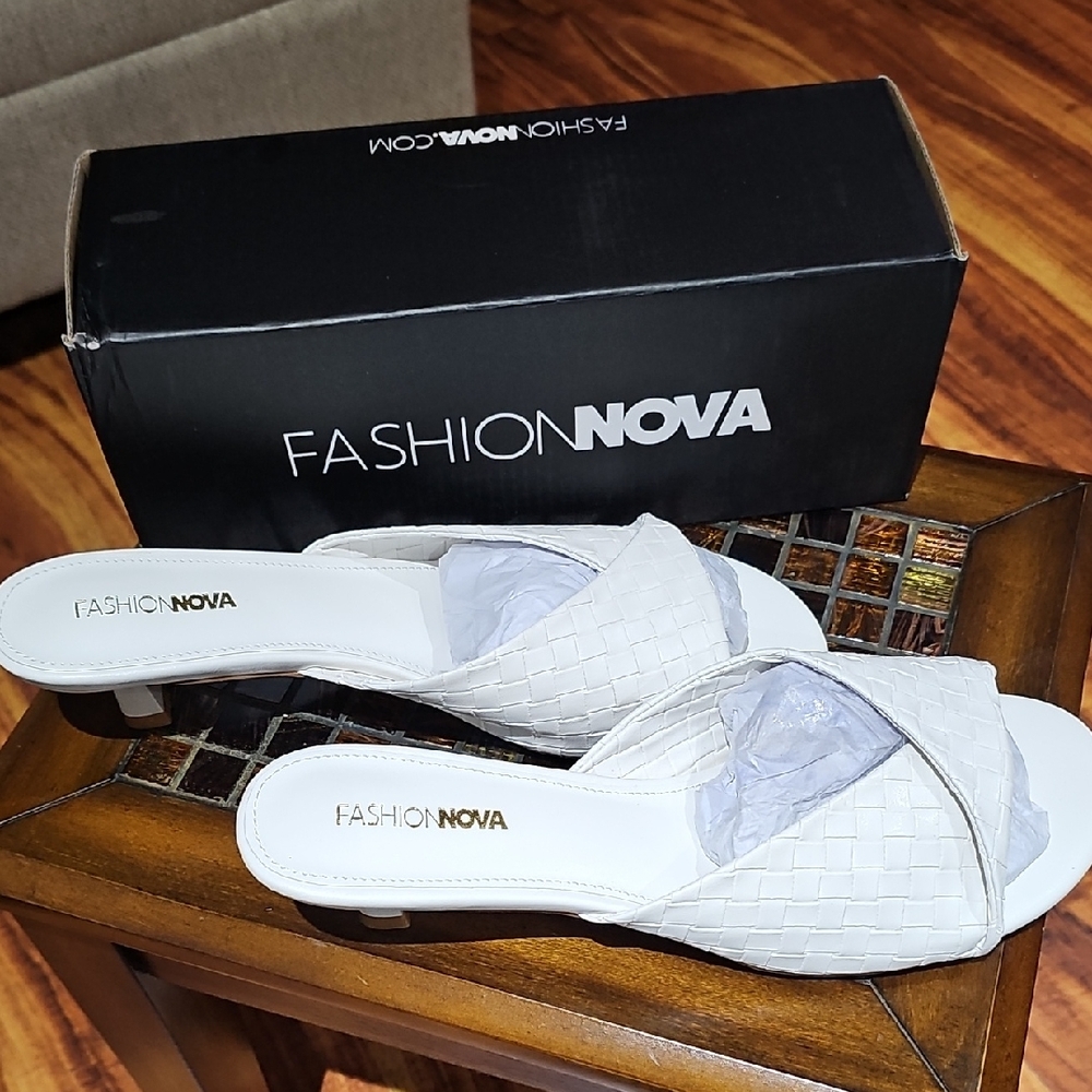 Fashion Nova Nala White Slide Sandals Braided Criss Cr Sz 11 NIB Price Is Firm